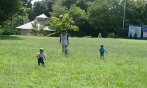 雨上がりの公園で…